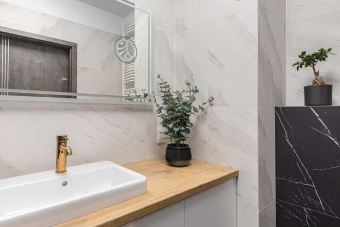 Bathroom in wood tones - designer minimalism.