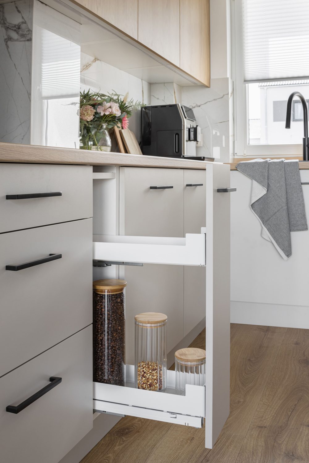 Bright kitchen with white fronts and aesthetic finish